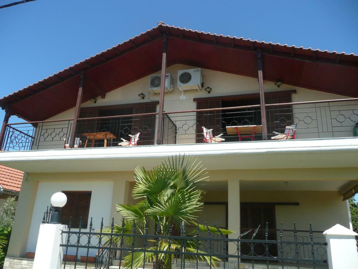 Kallilkratia Holiday Flat 2 Nea Kallikrateia エクステリア 写真